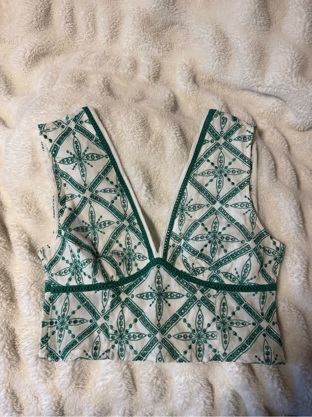 Free People Women’s Green Patterned V-Neck Crop Top